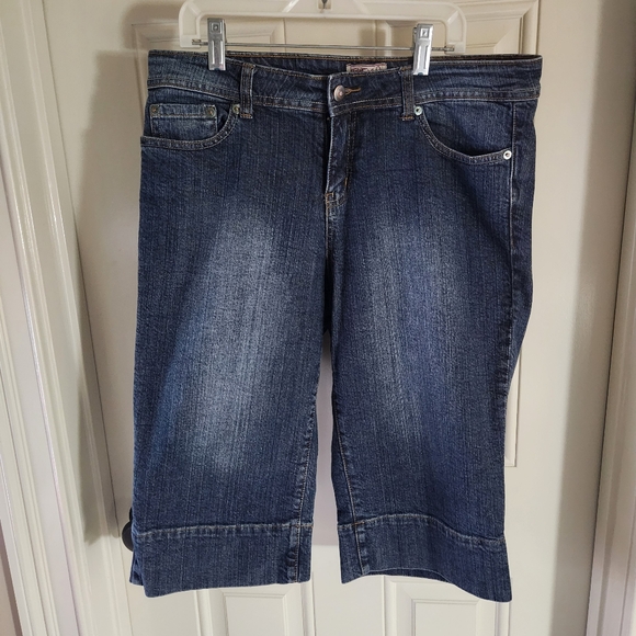 FYLO Pants - FYLO Women's Blue Denim Jean Bermuda Shorts.  Size 8.  EUC.
